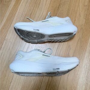 NWOT Brooks Women’s Glycerin 21 Size 12